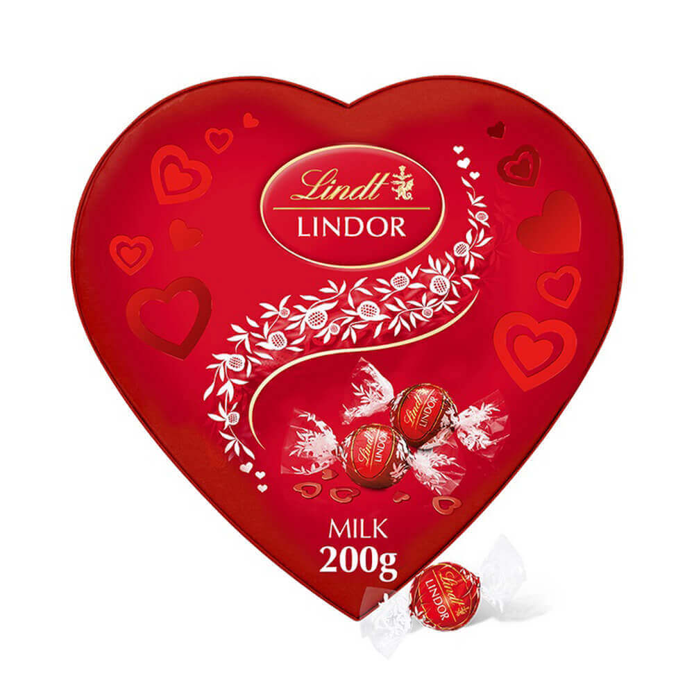 Lindt LINDOR Milk Chocolate Heart Box 200g